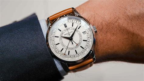 Patek Philippe Ref. 5212A Calatrava Weekly Calendar .